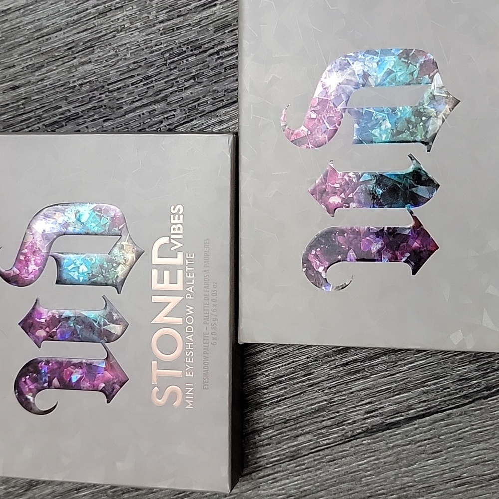 Urban Decay Stoned Vibes Eyeshadow Palette with Glittering Shades - Picture 4 of 4